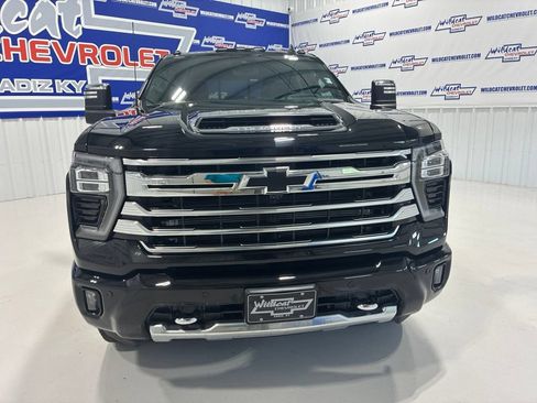 Used 2025 Chevrolet Silverado 2500 High Country w/ High Country Premium Package AWD/4WD image 11