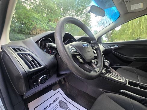 Used 2017 Ford Focus SE FWD image 19