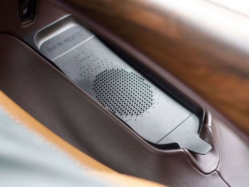 Used 2022 Aston Martin DBX image 36