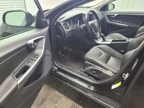 Used 2018 Volvo S60 T5 Dynamic w/ Vision Package image 20