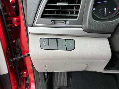 Used 2017 Hyundai Elantra SE FWD image 17