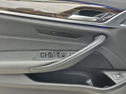 Used 2019 BMW 530i xDrive w/ Convenience Package image 31