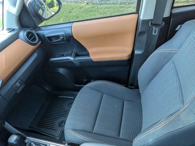 Used 2019 Toyota Tacoma SR5 AWD/4WD image 17