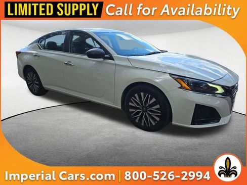 Used 2025 Nissan Altima 2.5 SV FWD image 1