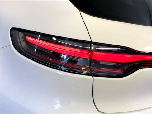 Used 2026 Porsche Macan image 30