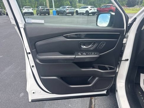Used 2023 Honda Pilot Touring image 14