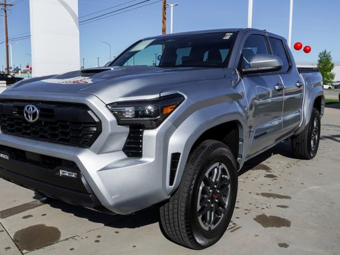 Certified 2025 Toyota Tacoma TRD Sport AWD/4WD image 4