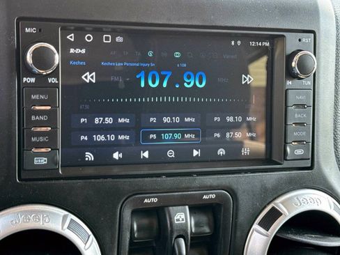 Used 2014 Jeep Wrangler Unlimited Sahara AWD/4WD image 17