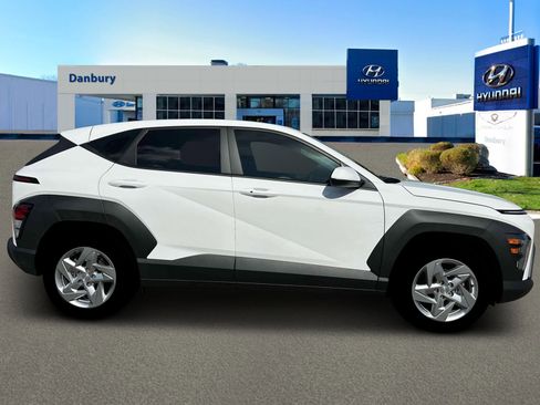 New 2026 Hyundai Kona SE image 9