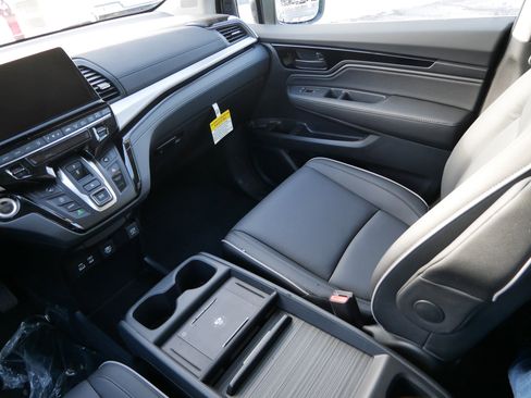 New 2026 Honda Odyssey Touring image 11