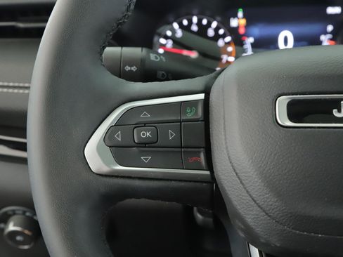 Used 2024 Jeep Compass Latitude w/ Sun and Sound Group image 11