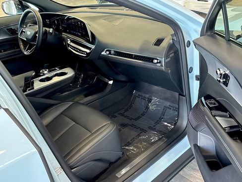 Used 2024 Cadillac Lyriq Tech RWD image 46