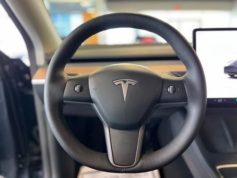 Used 2023 Tesla Model Y 2WD image 18
