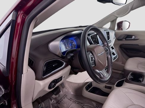 Used 2018 Chrysler Pacifica Touring-L Plus w/ Advanced Safetytec Group FWD image 22