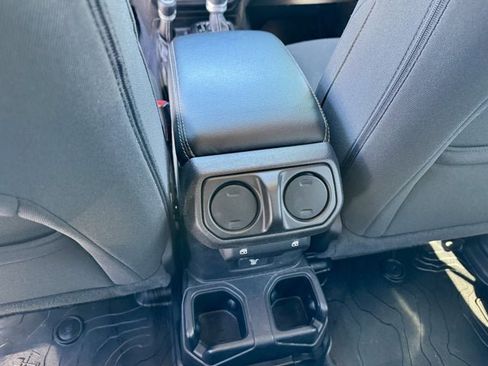 Used 2019 Jeep Wrangler Unlimited Sahara w/ Uconnect 4C Nav & Sound Group AWD/4WD image 21