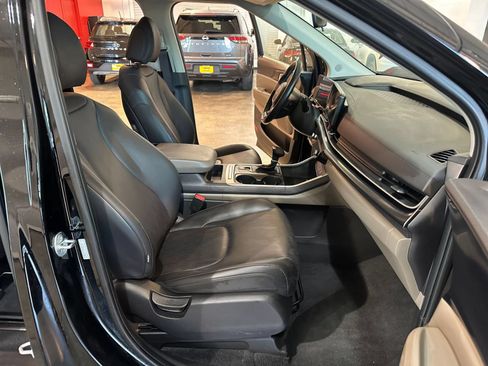 Used 2026 Kia Carnival FWD image 39