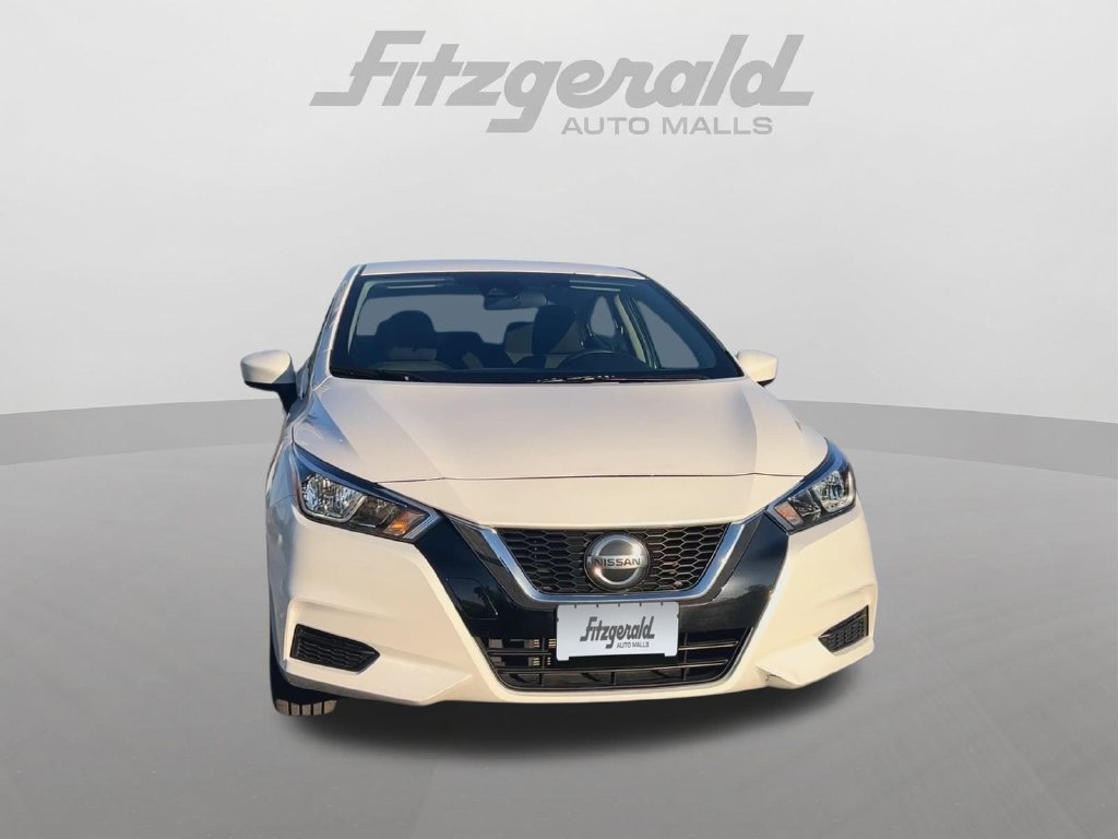 Used 2022 Nissan Versa SV FWD image 3