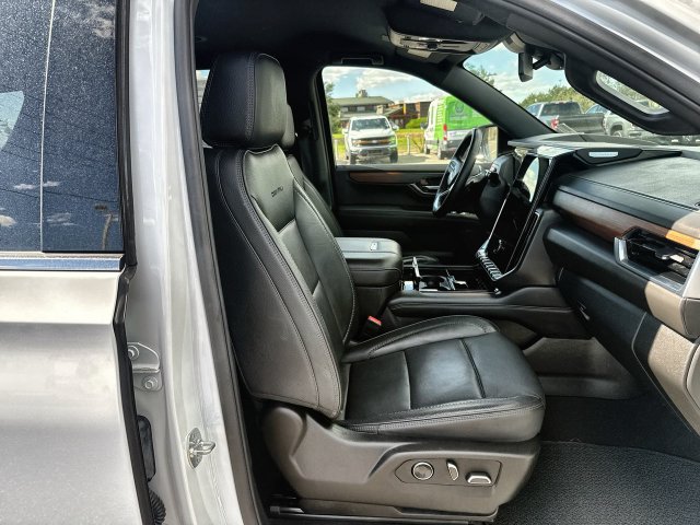 Used 2025 GMC Yukon Denali AWD/4WD image 25