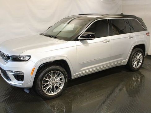 Used 2024 Jeep Grand Cherokee Summit image 2