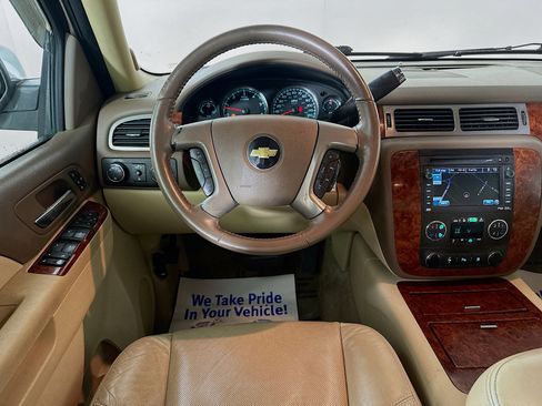 Used 2011 Chevrolet Avalanche LTZ image 23