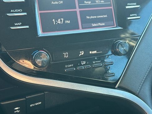 Used 2019 Toyota Camry SE image 23