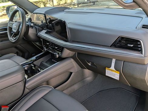 New 2026 Chevrolet Suburban Premier image 25