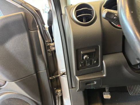 Used 2011 Nissan Rogue SV w/ SL Pkg AWD/4WD image 16