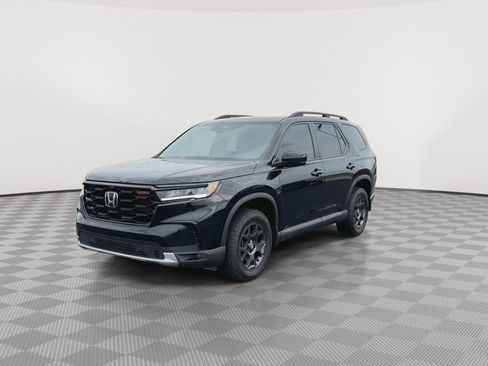 Used 2024 Honda Pilot TrailSport image 4
