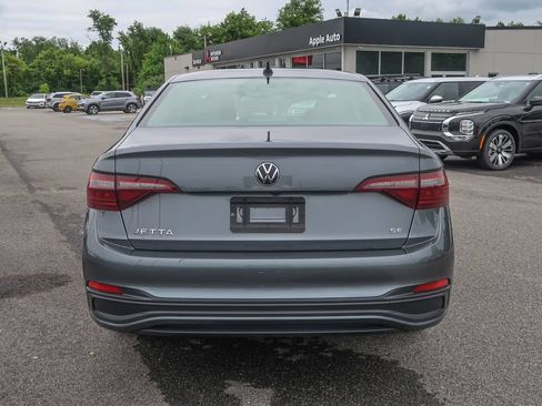 Used 2024 Volkswagen Jetta SE FWD image 10