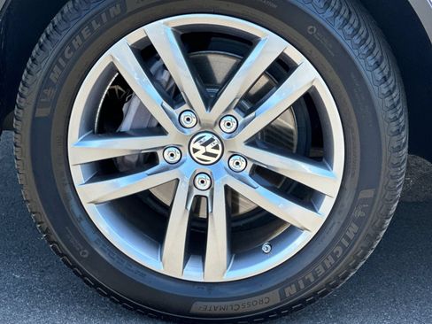 Used 2016 Volkswagen Touareg VR6 AWD/4WD image 32