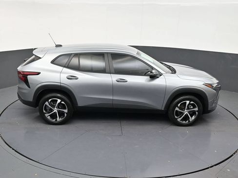 Used 2025 Chevrolet Trax RS FWD image 17