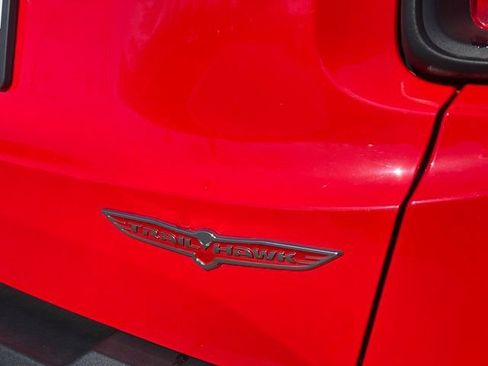 Used 2019 Jeep Renegade Trailhawk w/ Cold Weather Group II AWD/4WD image 36