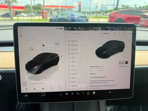 Used 2024 Tesla Model Y Long Range AWD/4WD image 14