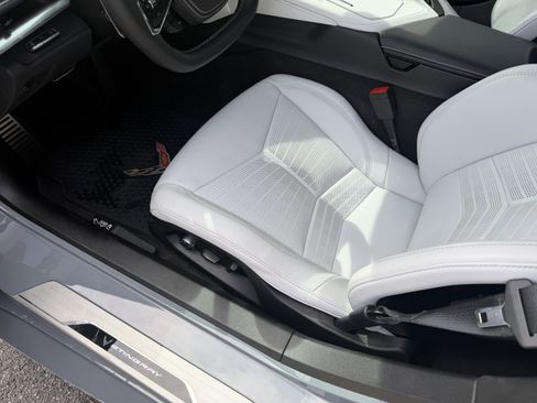 Used 2025 Chevrolet Corvette Stingray Preferred Cpe w/ Z51 Performance Package image 14