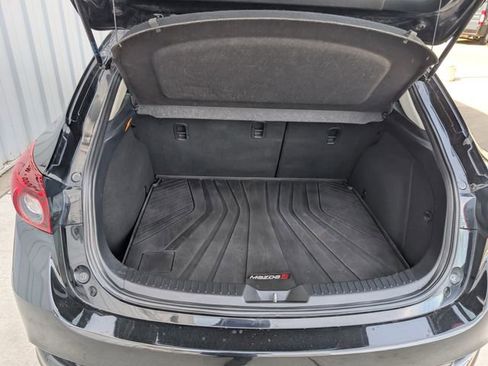 Used 2018 MAZDA MAZDA3 Sport image 21