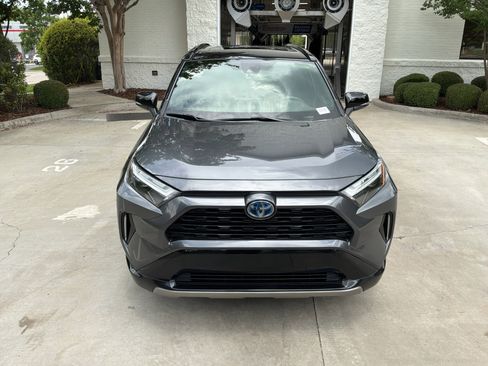 Used 2022 Toyota RAV4 XSE AWD/4WD image 3