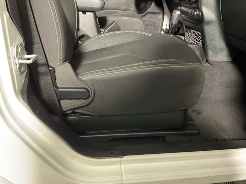 Used 2018 Jeep Wrangler Sahara image 30