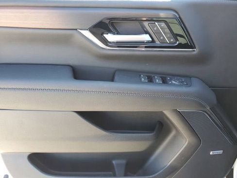 New 2026 GMC Yukon XL Denali w/ Denali Reserve Package image 17