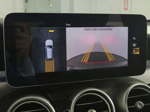 Used 2021 Mercedes-Benz GLC 300 4MATIC w/ Premium Package image 18