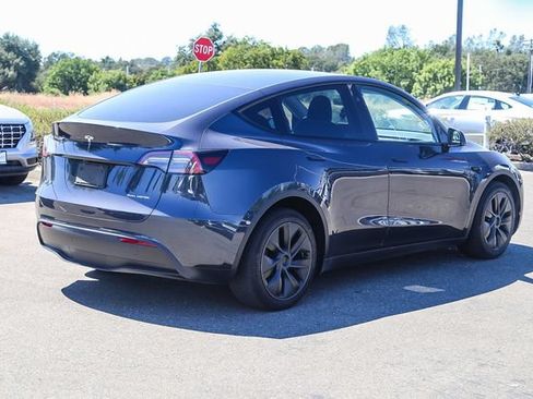 Used 2024 Tesla Model Y Long Range AWD/4WD image 5