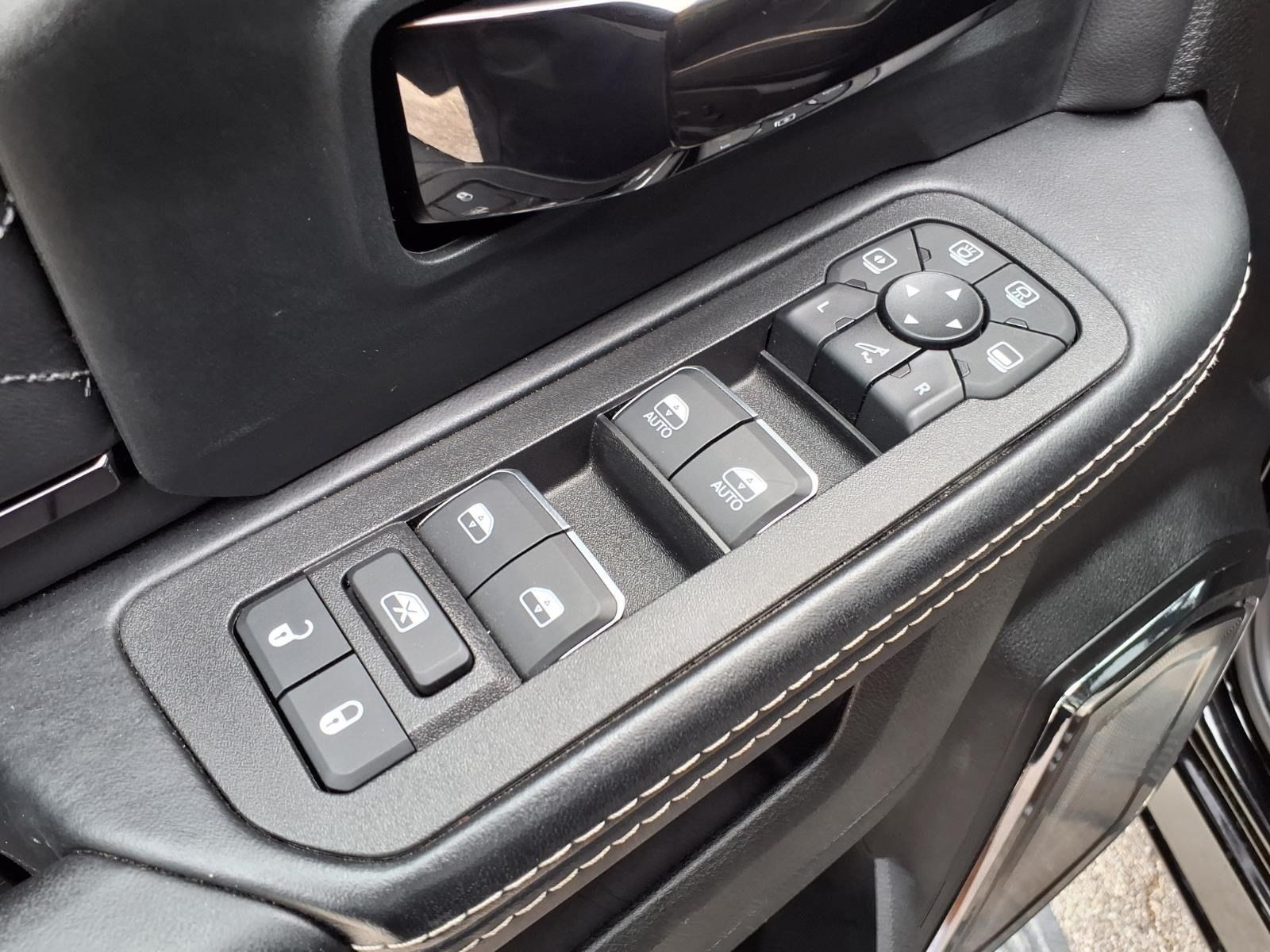 Used 2025 RAM 3500 Limited AWD/4WD image 17