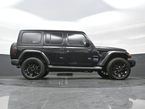 Used 2021 Jeep Wrangler Unlimited Sahara w/ Cold Weather Group AWD/4WD image 32