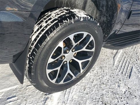 Used 2012 Chevrolet Suburban LT w/ Luxury Package image 4