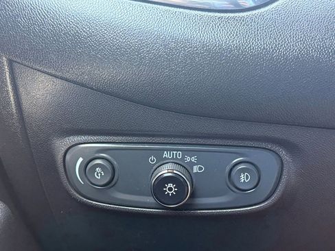 Used 2021 Chevrolet Equinox LT FWD image 26