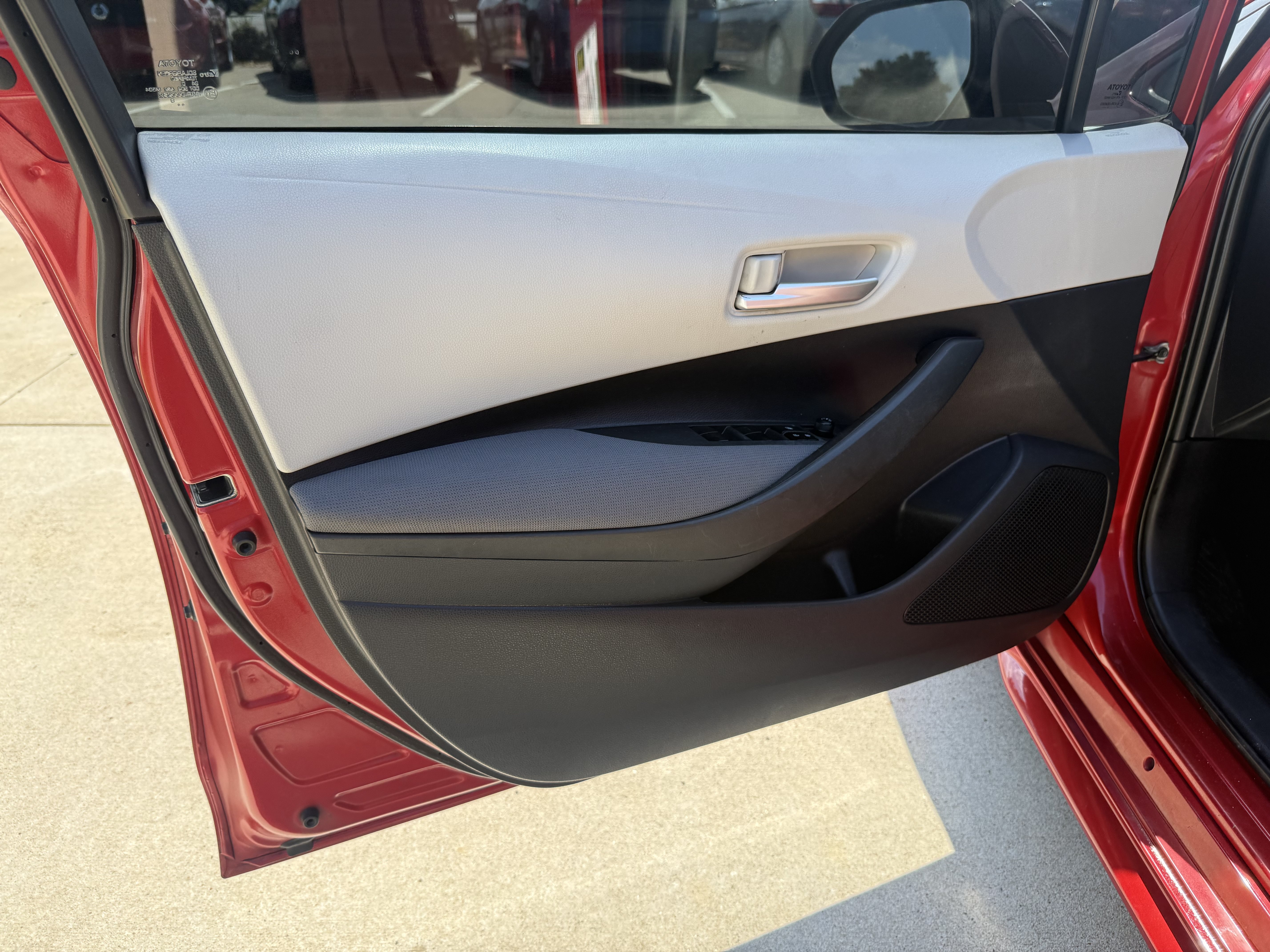 Used 2021 Toyota Corolla LE FWD image 17