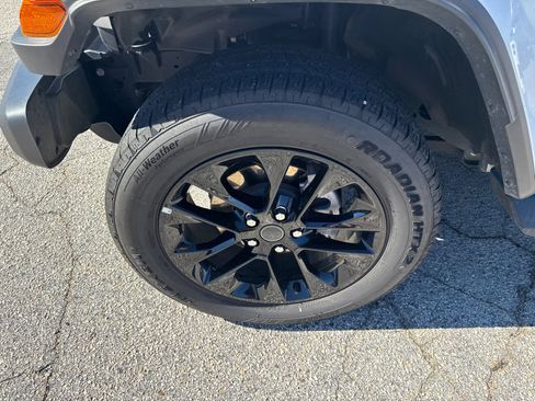 Used 2025 Jeep Wrangler Sahara image 11