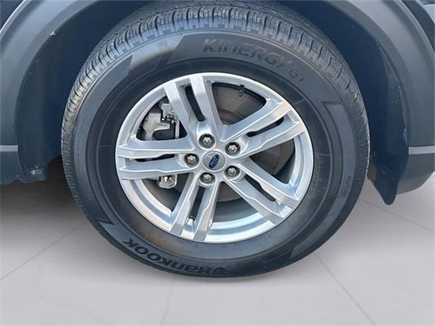 Used 2024 Ford Explorer XLT image 25