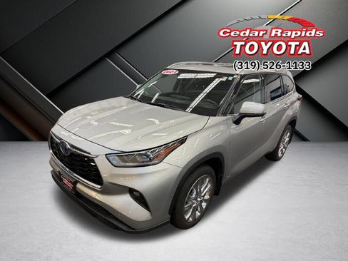 Used 2023 Toyota Highlander Limited image 4