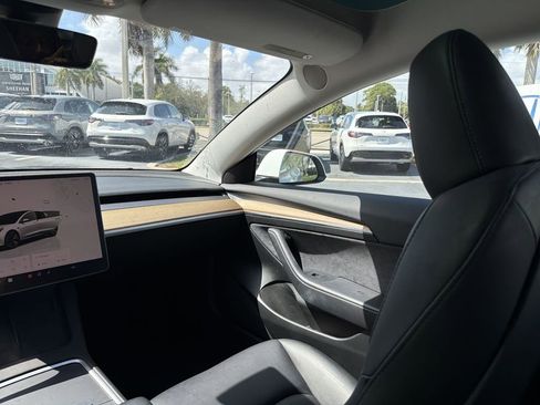 Used 2023 Tesla Model 3 Standard Range image 11