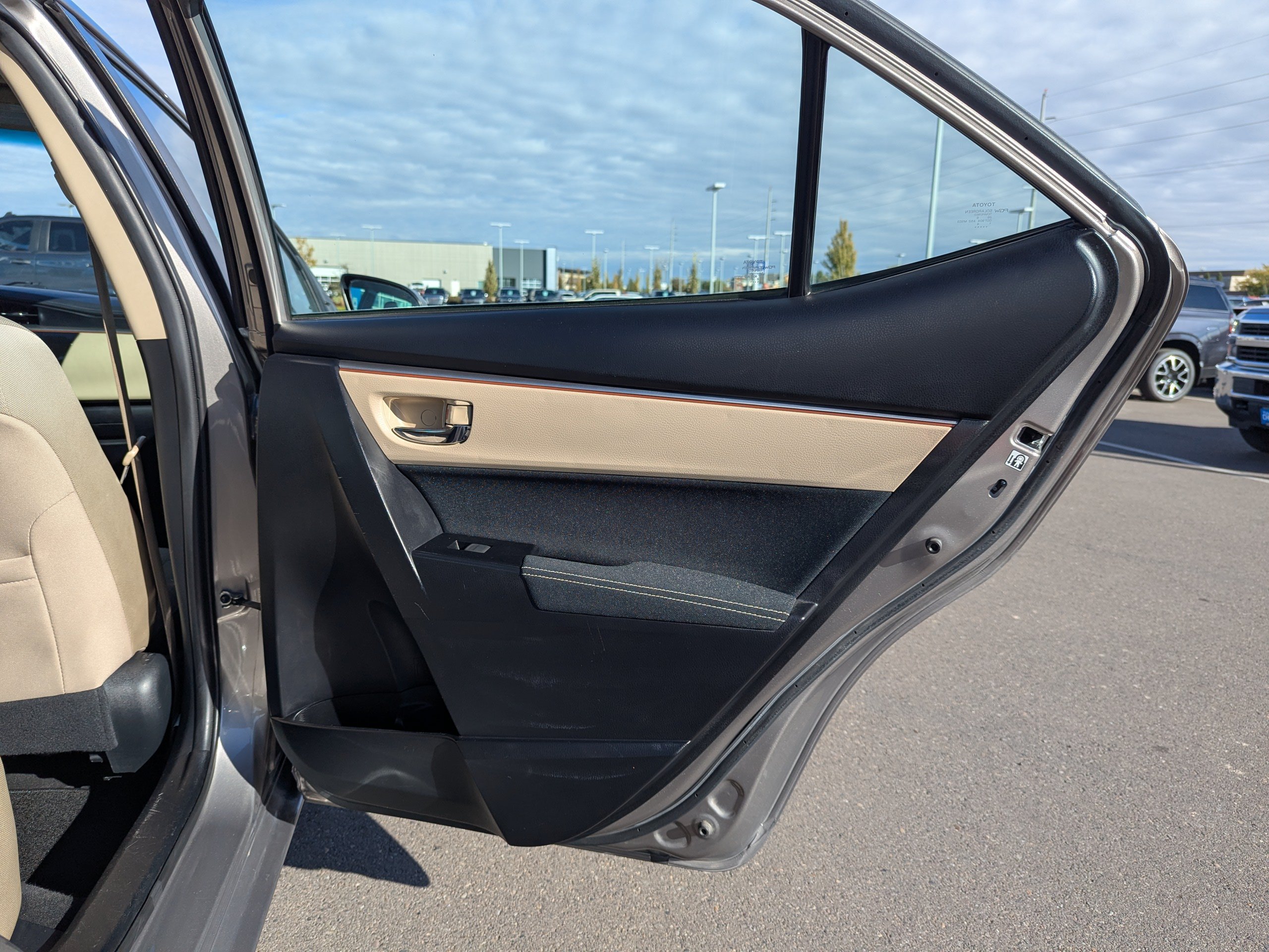 Used 2016 Toyota Corolla LE FWD image 33